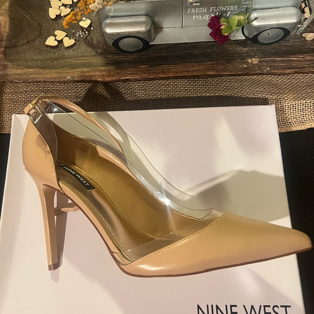 Nine West pointy heel